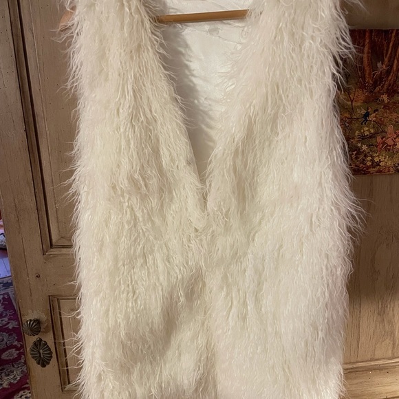 NWT: White Mongolian Faux Fur Vest - Picture 4 of 4